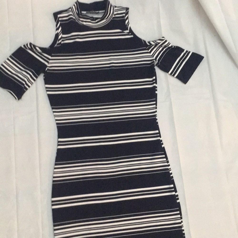 Dress - Picture 3 of 5